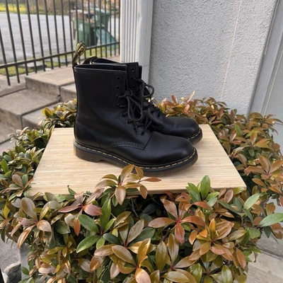 Dr. Doc Martens 1460 Womens SIZE 10 Original Smooth Leather  Lace Up Boot Black - Image 1 of 4