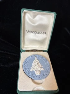 Wedgwood Annual Jasperware Blue Disc Christmas Tree Ornament & Box 1988 - Picture 1 of 8