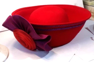 Vintage KAKY 100% Wool RED Hat with BIG PURPLE BOW on front ONE SIZE - Picture 1 of 8