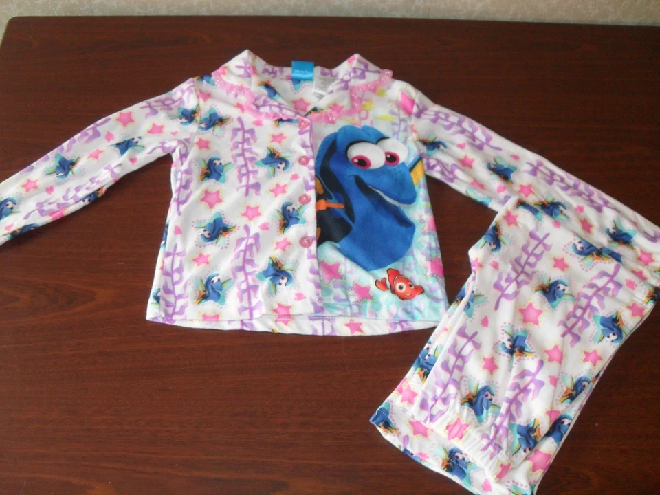 Conjunto de pijama de franela L/S para niñas BUSCANDO DORY botón frontal NEMO estrellas S 6-6X Foto 1 de 3