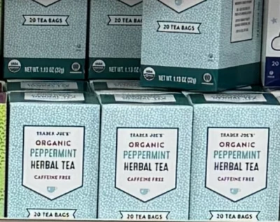 Paquete de 3 bolsitas de té de hierbas de menta orgánica Trader Joe's 20 bolsitas de té cada una, total 60 quilates Foto 1 de 4