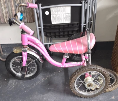 SCHWINN LIL' STING-RAY DELUXE TRICYCLE W/BANANA SEAT in PINK - Image 1 of 4