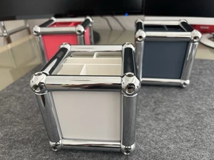 USM Haller Stiftehalter weiß grau rosa - Design Blickfang für den Schreibtisch - Bild 1 von 7
