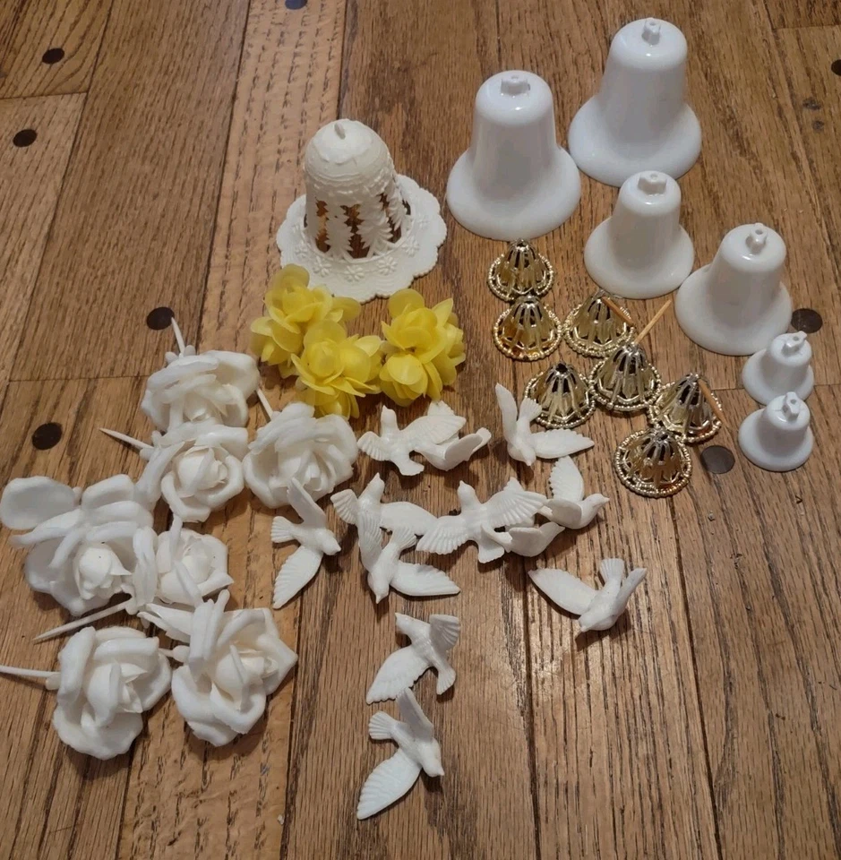 Винтажный свадебный кекс/торт декор 12 пластиковый белый голубь розы колокольчики - Изображение 1 из 1