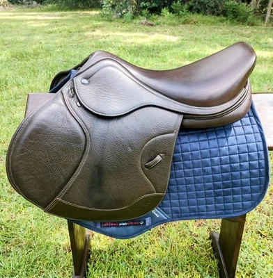Ikonic Jump/Event Saddle / 18" - Adjustable / Dual Flap — 第 1/4 张图片