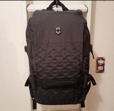 Victorinox Vx 旅游背包 25L 升 轻便 — 第 1/4 张图片