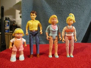1990 / 2000's  Fisher Price Loving Family  DAD MOM DAUGHTERS  Doll House Figures - Picture 1 of 5
