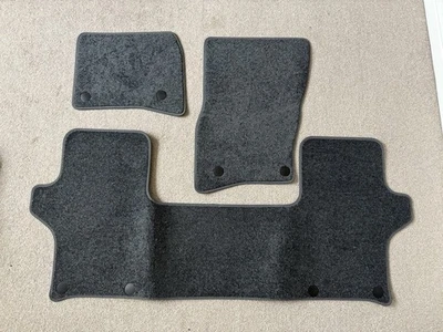 Juego de alfombrillas RHD gris ébano originales Land Rover Defender 90 L663 Foto 1 de 4