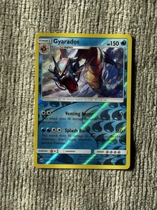 Gyarados 33/147 Sm-Burning Shadows Reverse Holo - Picture 1 of 3