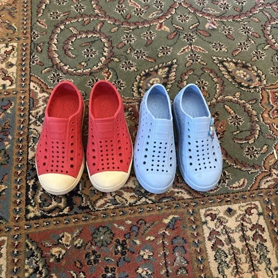Zapatos Nativos Jefferson Niños Talla 11 Goma Agua Rojo Y Azul Niños Unisex Foto 1 de 4
