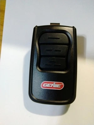 Abridor de puerta de garaje Genie GM3T remoto 3 botones negro modelo A BB0-315390U Foto 1 de 4
