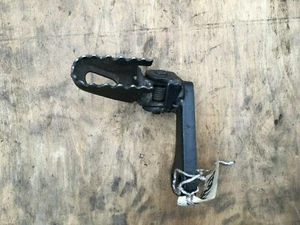 YAMAHA XT600E LHS FRONT FOOT PEG XT600 LHS FRONT FOOTPEG FOOT REST - Picture 1 of 3