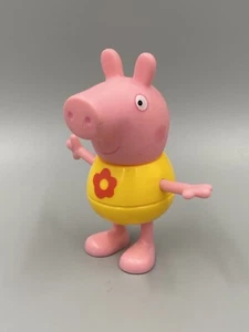 Peppa Pig Jazwares Figura 5” Vestito Giallo Fiore Rosso - Foto 1 di 6