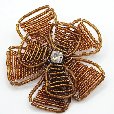 Broche prendedor grande hecho a mano centro con cuentas de semillas florales de color cobre Foto 1 de 4