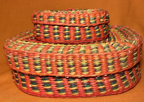 VTG Pair Colorful Tightly Hand-Woven Sweet Grass Oval Nesting Baskets with Lids Cover