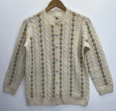 Vintage Imperial Fashion Cream Wool Embroidered Rosette Sweater Size Medium V13 - Image 1 of 4
