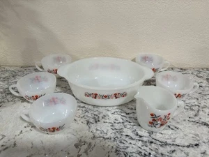 Set piatti vintage floreale Fire King vetro latte caprifoglio tazze crema e casseruola - Foto 1 di 22