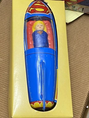 Superman Classic Rocket Tin Toy motor de fricção por Schylling 2001 novo na caixa - Imagem 1 de 4