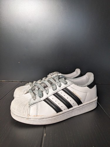 Scarpe stringate Adidas Superstar bianche e nere scarpe da ginnastica punta a conchiglia taglia UK 11 bambini