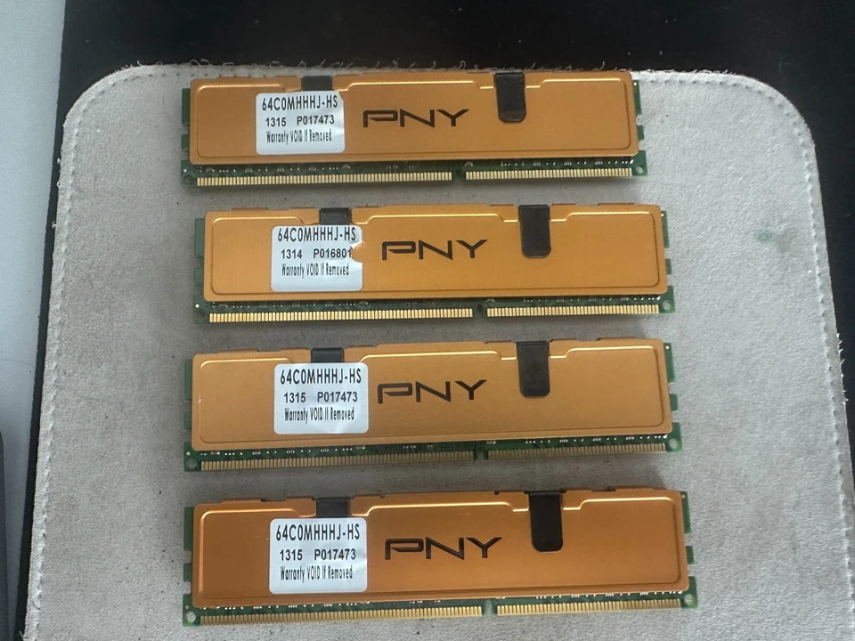 64comhhhj-hs 1315 P017473 PNY 4 GB  - Image 1 of 1