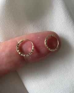 Genuine 9CT Yellow Gold Sleepers -Stunning Gold 9mm HINGED DC 0.23 Grams Earring - Picture 1 of 5