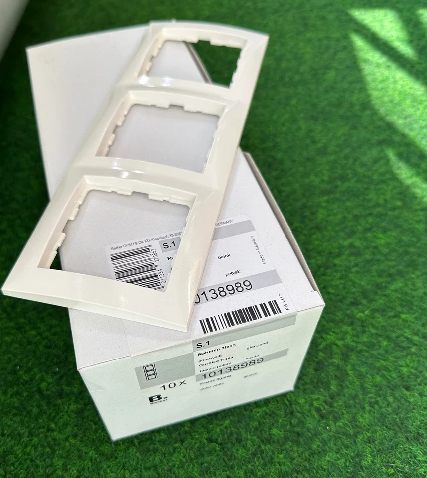 10 Stück Berker S.1 Rahmen 3-Fach - Polarweiß (10138989) glänzend - Bild 1 von 1
