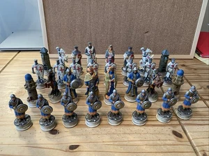 Crusaders Vs Saracens Chess Pieces, Excellent Condition, Height 9.5 to 11.5cm - Picture 1 of 23