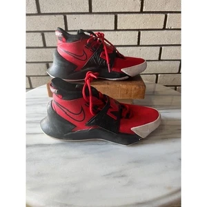 Nike Kinder Rot Schwarz Basketballschuhe Turnschuhe CT2866 600 Größe 5Y - Bild 1 von 7