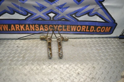 3911 JUEGO DE CLAVIJAS REPOSAPIÉS 87 KAWASAKI MOJAVE KSF 250 2X4 ENVÍO GRATUITO A EE. UU. Foto 1 de 4