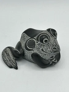 BOMA Carved Frog Figurine Haida Reproduction Natural Resin 2.25”x4” - Bild 1 von 8