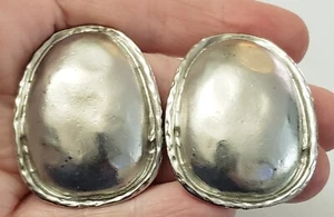 Vintage Hammered Styled Silvertone Silver Tone 1 1/2" Clip On Earrings - Picture 1 of 5