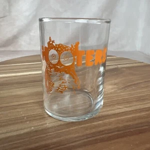Vaso de chupito Hooters original naranja sobre búho transparente coleccionable 3floz 2,5" - Imagen 1 de 2