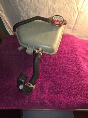 Depósito de refrigerante Honda Civic 2016-2021 Foto 1 de 4