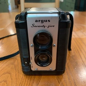 Argus 75 Vintage Film Camera, Viewfinder, Fixed Focus, Black and White Pics - Picture 1 of 9