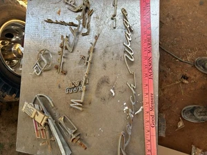 1960s Large Ford Ranch wagon emblem Missing One Letter - Bild 1 von 9