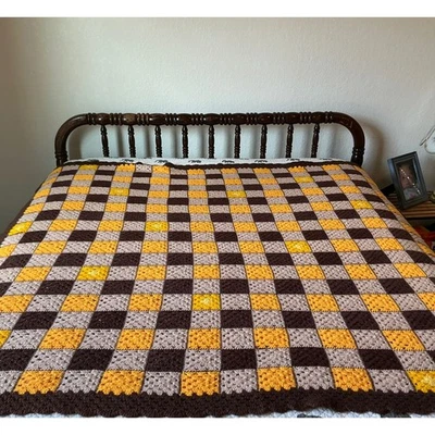 Manta afgana vintage hecha a mano de ganchillo marrón amarillo a cuadros abuela tiro cuadrado Foto 1 de 4