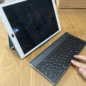 Logitech Bluetooth Keyboard YR0034 for Tablet or iPad - Picture 1 of 7