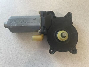 2000-2006 BMW X5 E53 ~ LEFT FRONT WINDOW MOTOR ~ 67628381019 ~ OEM PART - Picture 1 of 4