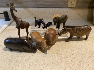 Vintage handgeschnitzte Holz Safari Tier Statuen Konvolut 8 Figuren Holz variiert - Bild 1 von 13