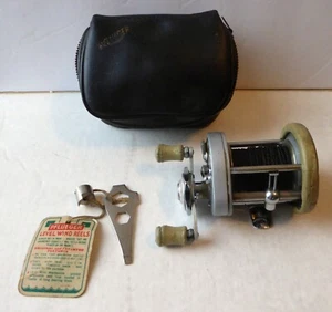 VINTAGE 50er JAHRE PFLUEGER SUPREME LEVEL WIND 1573 LEDERTASCHE, ZUBEHÖR - Bild 1 von 12