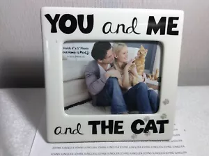 "MARCO DE FOTOS TÚ Y YO Y EL GATO Nuevo con etiqueta CERÁMICA Enesco sostiene 4"" por 5"" - Imagen 1 de 4