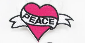 Patch Applique Iron on Love Cuore Pace - Foto 1 di 1