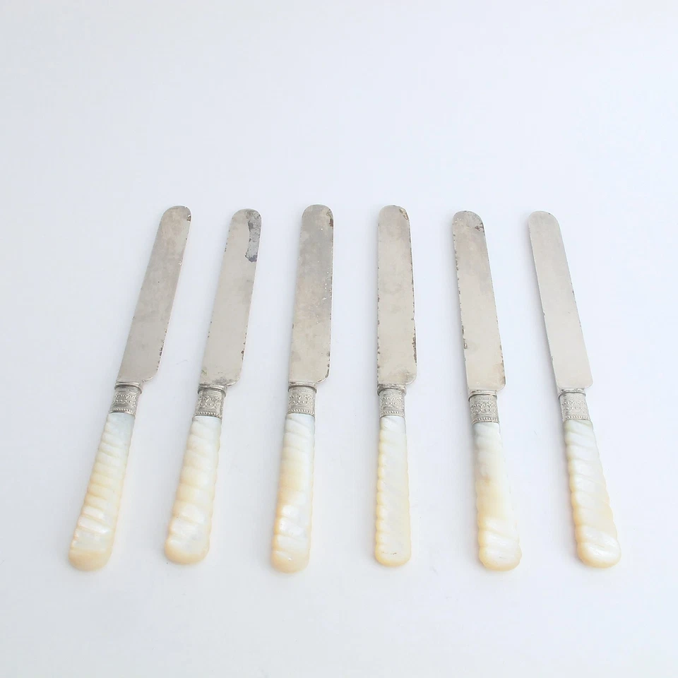 Juego de 6 cuchillos nácar acanalados en espiral Meriden Cutlery Co con bandas plateadas Foto 1 de 4