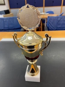 Pokal mit Deckel und Henkel goldfarben 28 cm - Marmorsockel -gebraucht- (C) - Bild 1 von 4