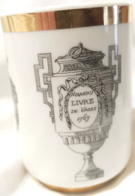 Raymond питьевая чашка белый черный и золотой хорошее состояние товара A1 - Изображение 1 из 4