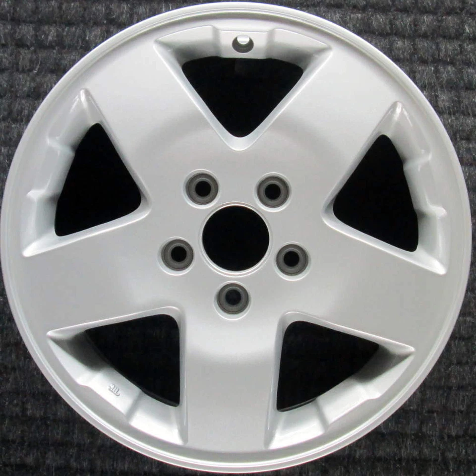 Honda ELEMENT All Silver 16 inch OEM Wheel 2003 to 2006 - Image 1 of 1