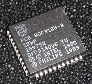 1pcs PCB80C31BH-3 12WP CHMOS SINGLE-CHIP 8-BIT MICROCONTROLLER PLCC44 ROMLESS - Picture 1 of 1