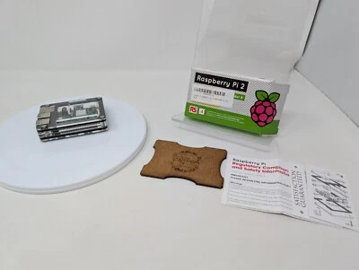 Raspberry Pi 2 Modelo B v1.1 con Estuche C4Labs Zebra y Tarjeta Micro SD de 8 GB Foto 1 de 4