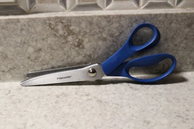 Fiskars Pinking Shears Zig Zag Scissors 9 in Overall Lengh PREOWNED - Image 1 of 4