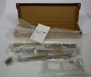 Lot de pièces diverses de Cisco ASA 5585-X et autres rails rack oreilles vis - Photo 1/9
